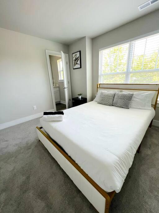 Brand New Build 10 Min- Uptown Villa Charlotte Exterior photo